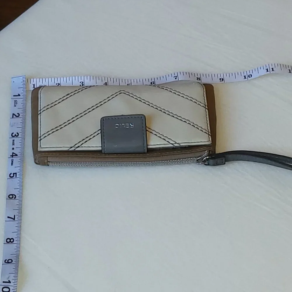 Relic Wristlet Wallet Everyday Carry Neutral Normcore Classic Preppy